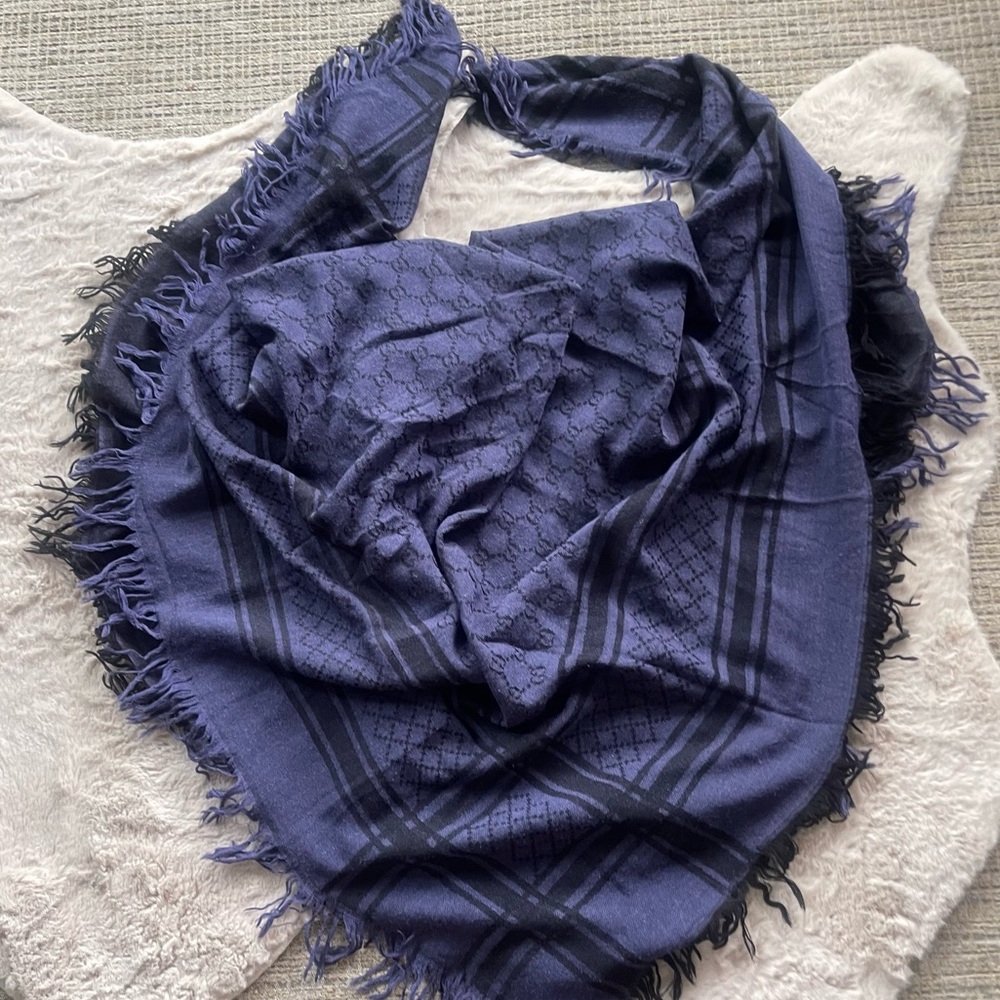 Gucci Diamente Survie Monogram Shawl - Picture 7 of 13